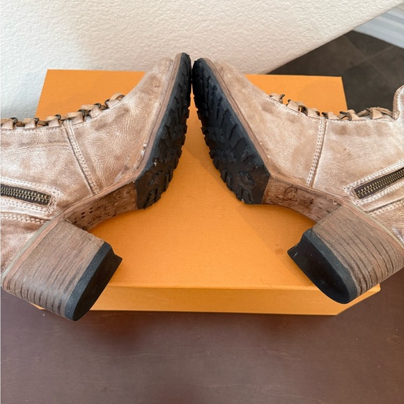 Freebird by Steven “Devin” Lace-Up Leather Ankle Boots Distressed Taupe Chic - Picture 10 of 12